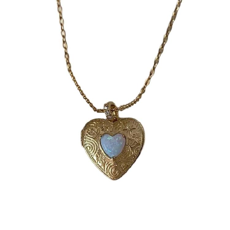 Beautifully Crafted Pendant Necklace Fashionable Neckchain Accessory for Women