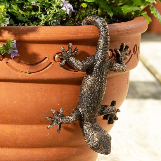 Climbing Gecko Figurine Simulated Lizard Statue Resin Animal Sculpture Outdoor Garden Flower Pot Hugger Hanger Ornament Decoration