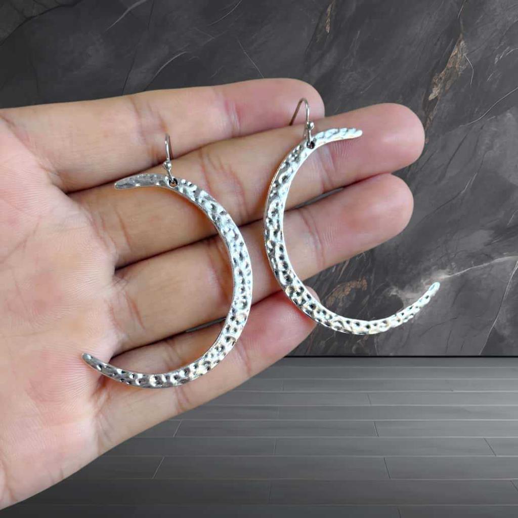 Bohemia Sliver Color Hammering Pattern Metal Large Crescent Moon Pendant Dangle Earrings for Women Retro Simple Jewelry Gifts