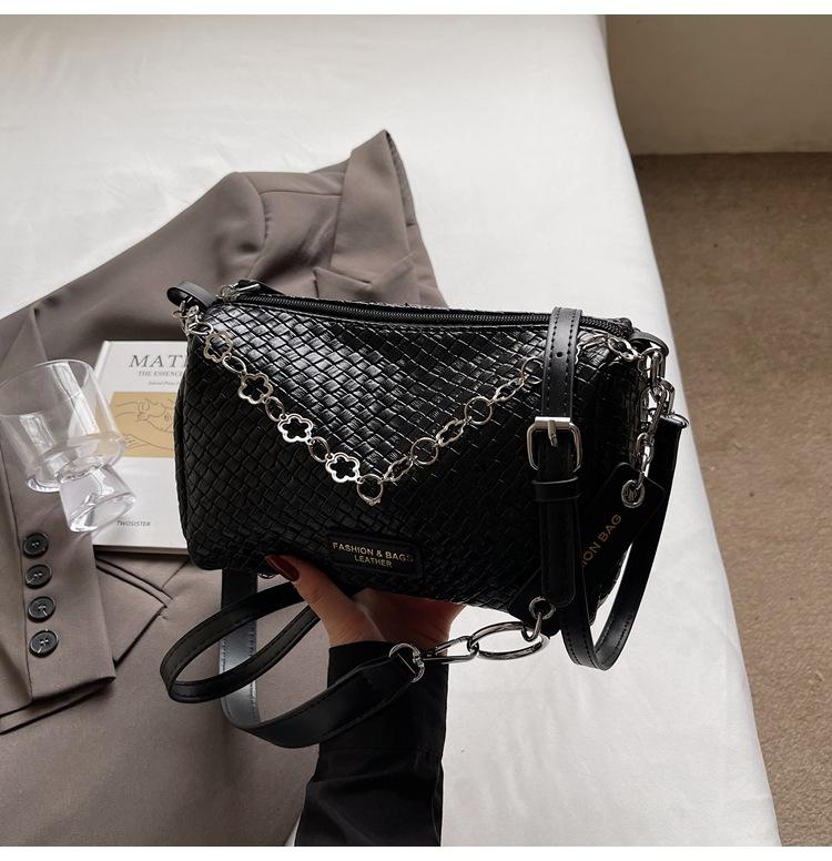 Premium Sense of Foreign Style Woven Pattern Bag Women's Trend Chain Bag 2025 New Fashion Versatile Cylinder Messenger Shoulder Bag