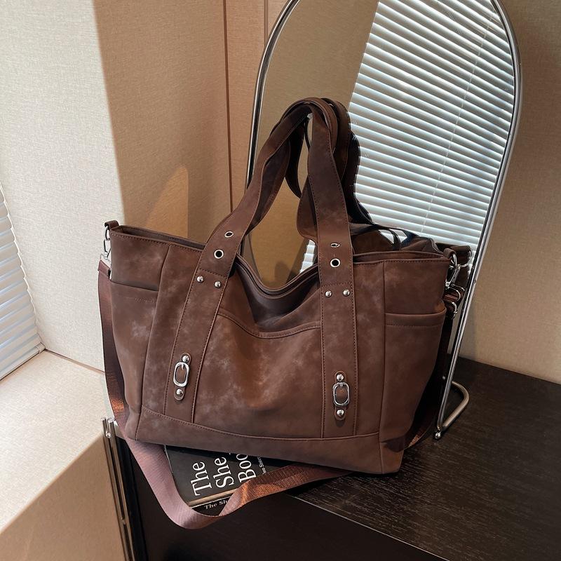 

Casual large-capacity underarm bag women s handbag 2025 new simple tote bag versatile shoulder messenger bag кавовий