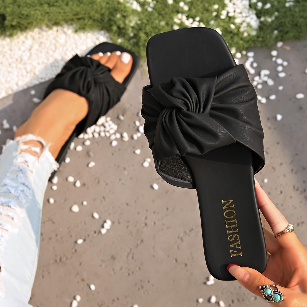 

Легкие тапочки женские для улицы летние повседневные на плоской подошве с мягкой подошвой с закрытым носком однотонные с надписью крутые тапочки женские 35 чёрный