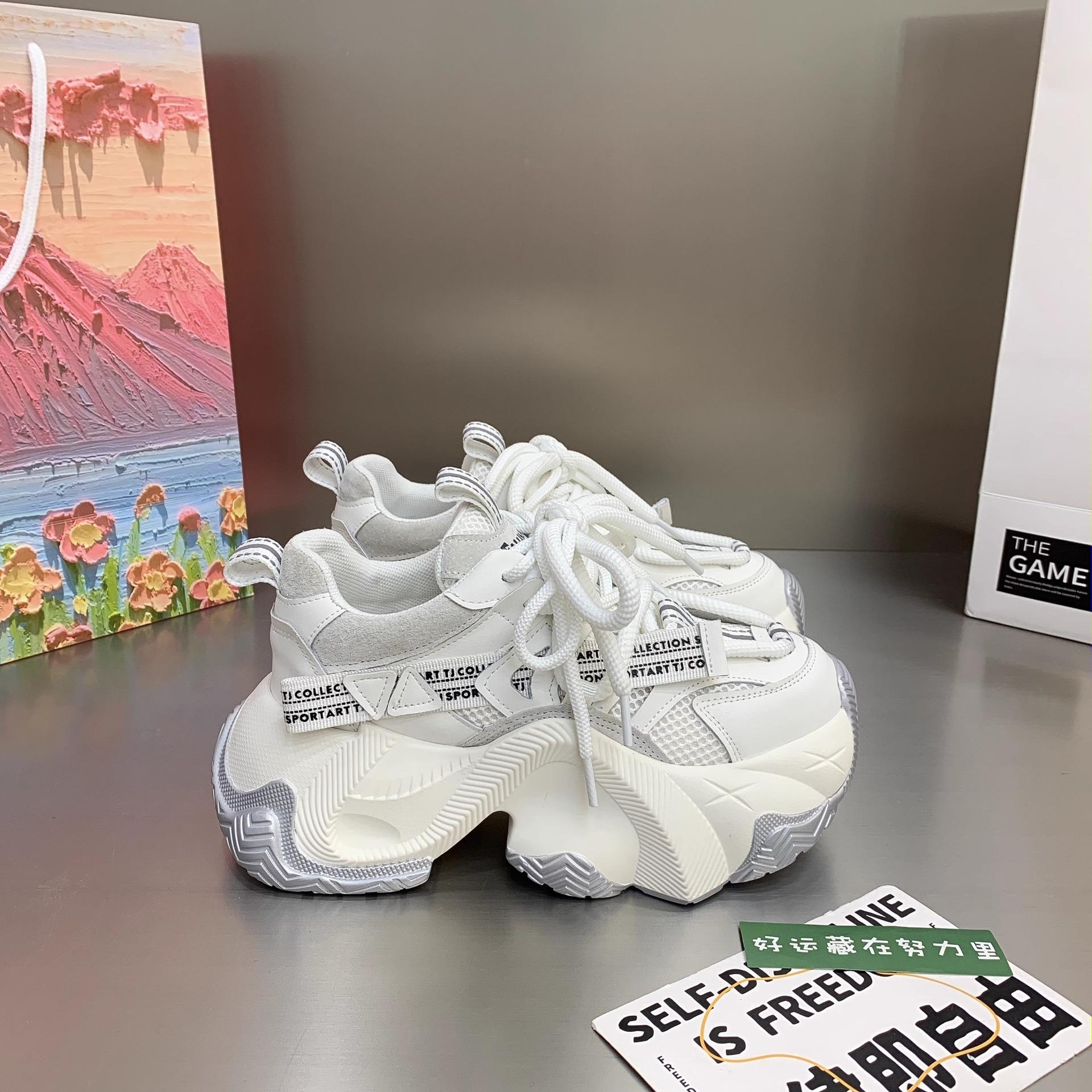 

2024 Весна/Осень Новые дышащие и универсальные кроссовки на шнуровке из бисквитного теста с толстой подошвой для женщин для спорта и отдыха 36 белый