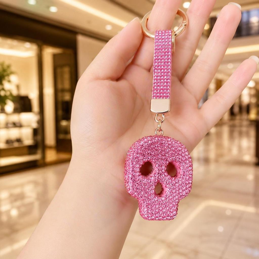 Luxury Crystal Diamond Skull Car Pendant and Fashion Keychain Charm