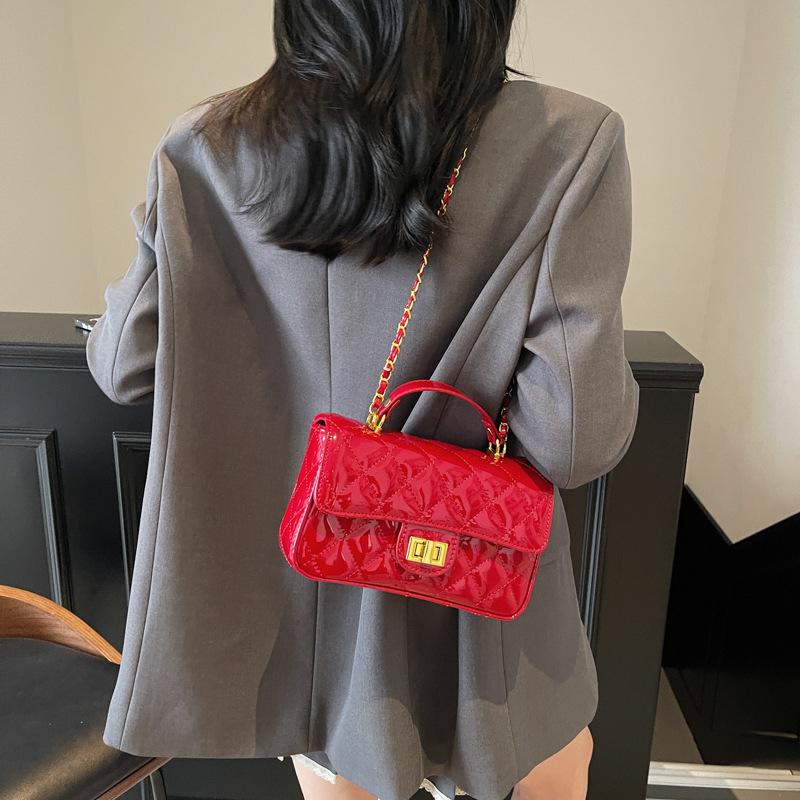 Niche bag women's summer 2026 new fashion diamond chain messenger bag women's portable small square bag