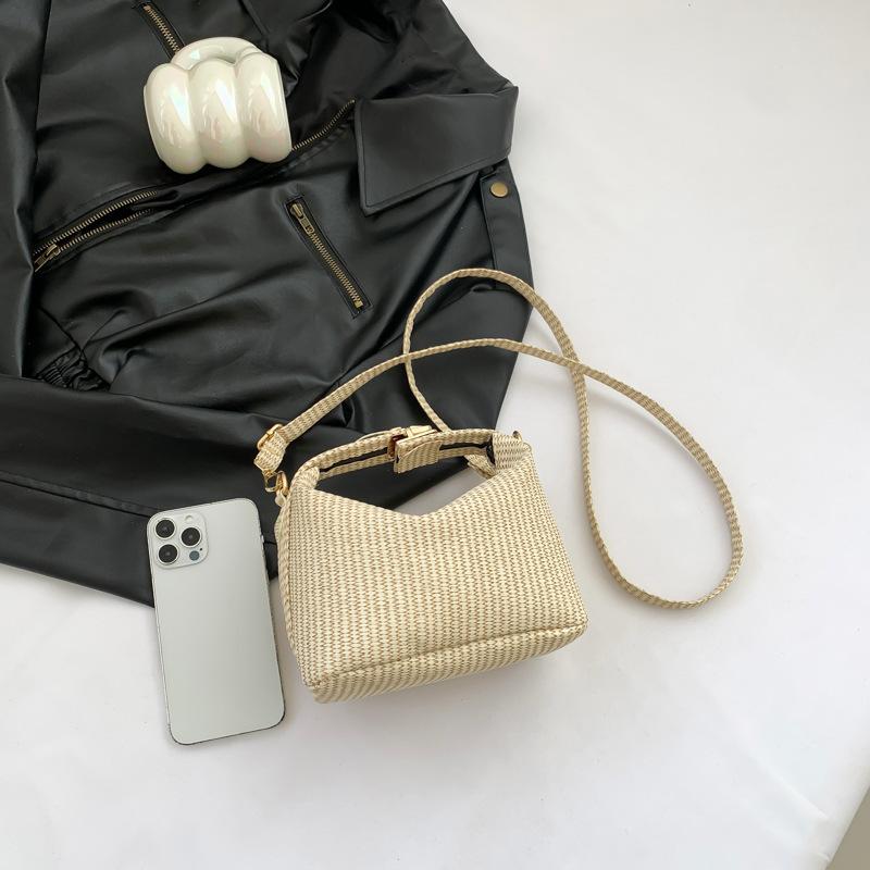 

Текстурированные вертикальные полосы простой 2025 однотонный новый дизайн тренда личности зарубежный стиль на плечо кроссбоди женская сумка хаки