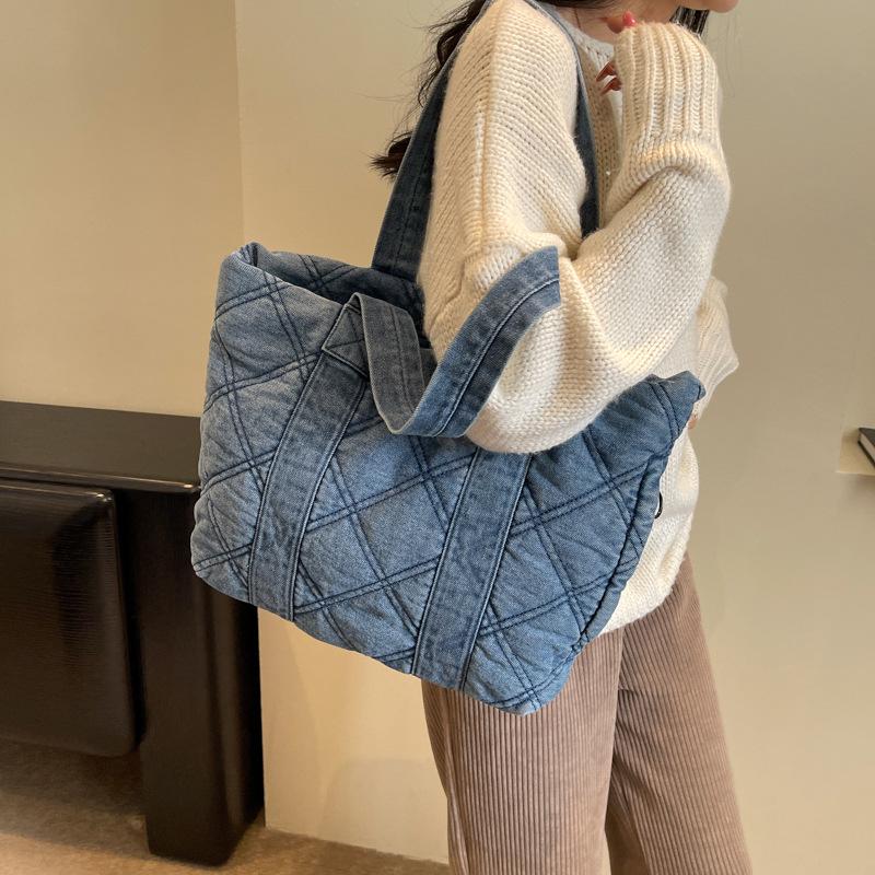 

Women s Quilted Nylon Tote: Black, Cotton-Padded, Large-Capacity, Versatile Casual Bag for Autumn/Winter Commuting. 43x9x30 синій