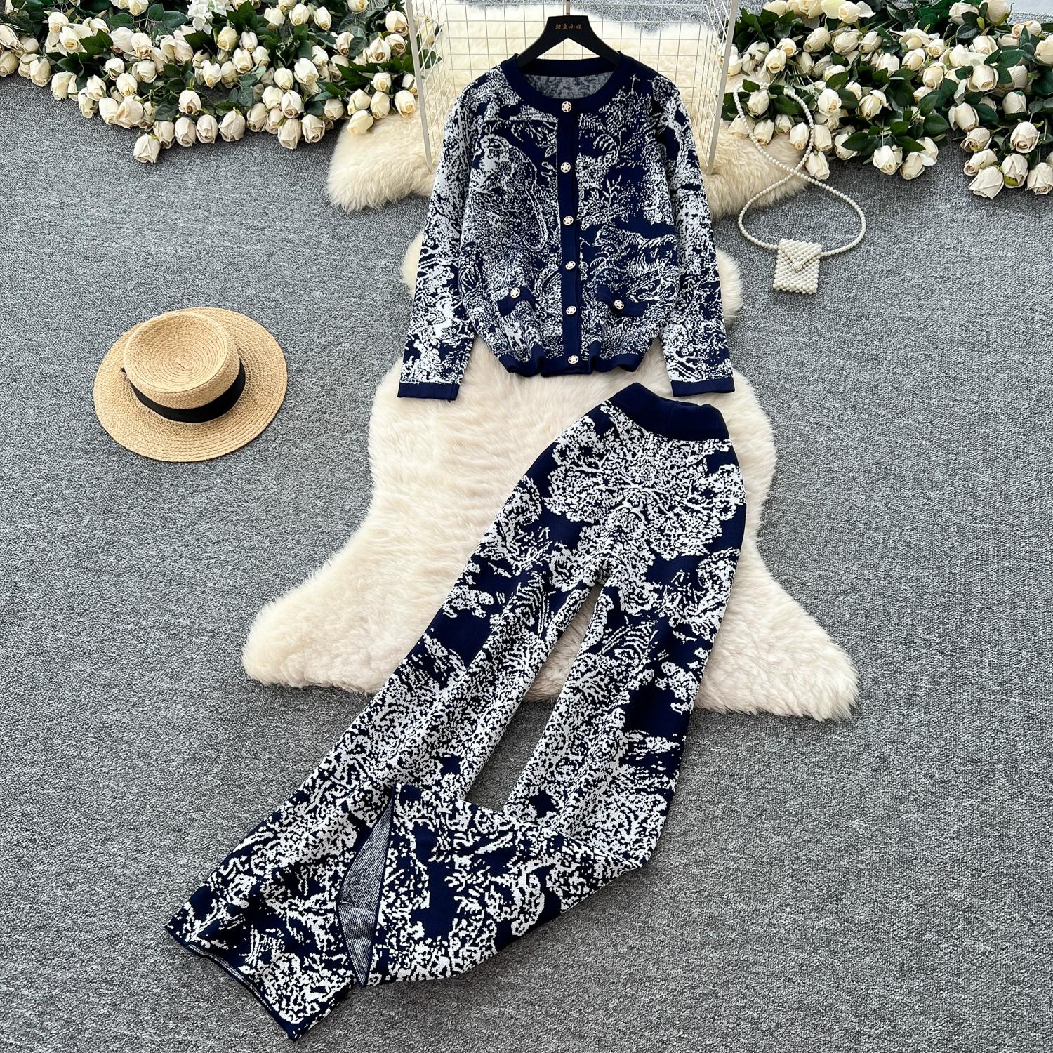 

Осень Зима Женский Дизайнерский Винтажный Вязаный Свитер с Принтом Подиумный Комплект из Двух Предметов Брюки Кардиганы с V-образным вырезом Топы и Брючный Костюм с Эластичной Талией One Size темно-синий