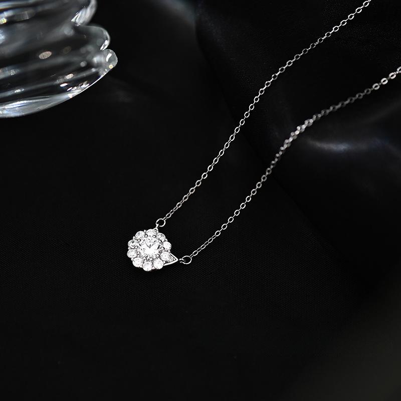 Diamond Studded Cat Necklace, Cute, Sweet, Light, Luxurious, and High-end. Super Shiny Collarbone Chain, Niche New Model