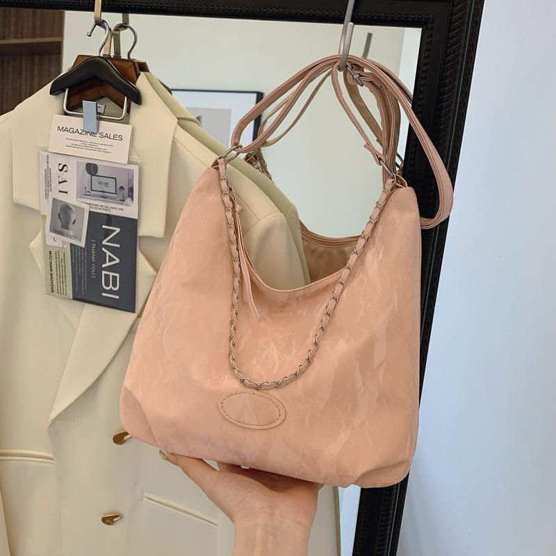 

2024 Women s Trendy Crossbody & Shoulder Tote Bag - Large Capacity for Fashion and Commute Without Pendant чорний