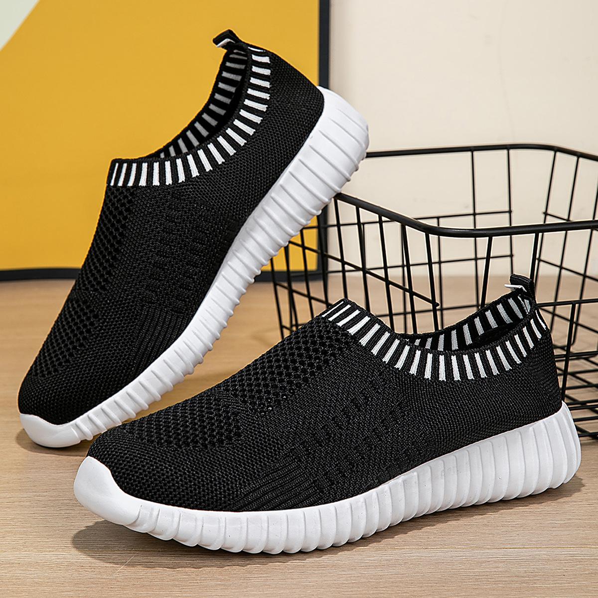 

2025 new spring large size casual sports shoes women s European and American round head flat bottom knitted mesh casual shoes 36 чёрный