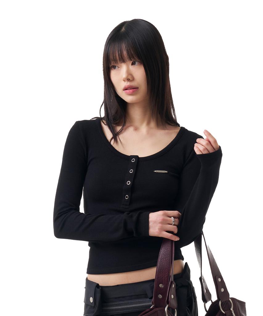 IUGAMAKARAS Button Fitted Top (Black)