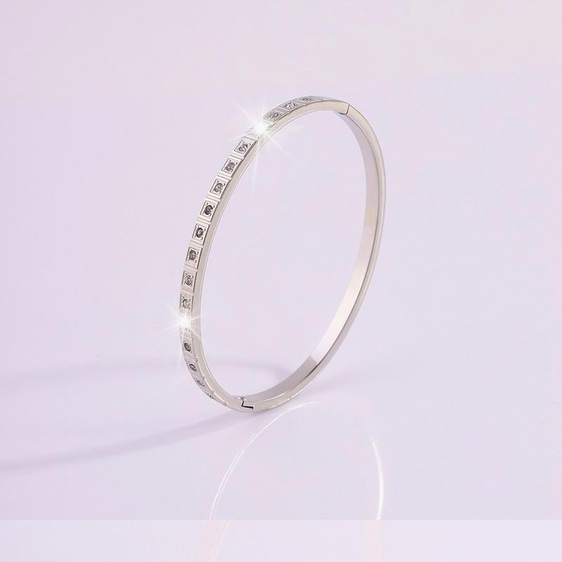 Starry Sky Full Diamond Titanium Steel Bracelet – Versatile, No-Fade Silver Women's Fashion Accessory