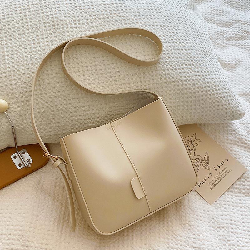 New autumn and winter fashion and leisure 2025 retro solid color large capacity texture shoulder crossbody bucket women's bag