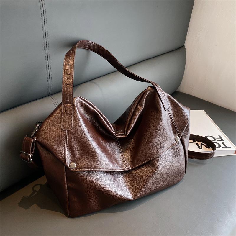

Women s bag 2025 new versatile large-capacity bag women s fashion messenger bag niche shoulder bag tote bag темно-коричневого кольору