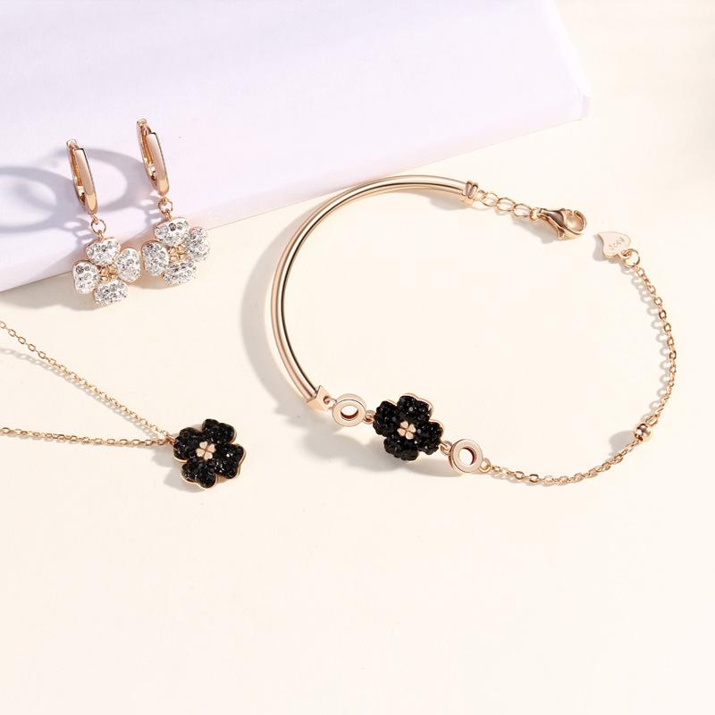 Four-leaf Clover Necklace Women's Niche Exquisite Fashion Light Luxury High-end Feeling Full of Diamonds Four-leaf Clover Pendant Necklace