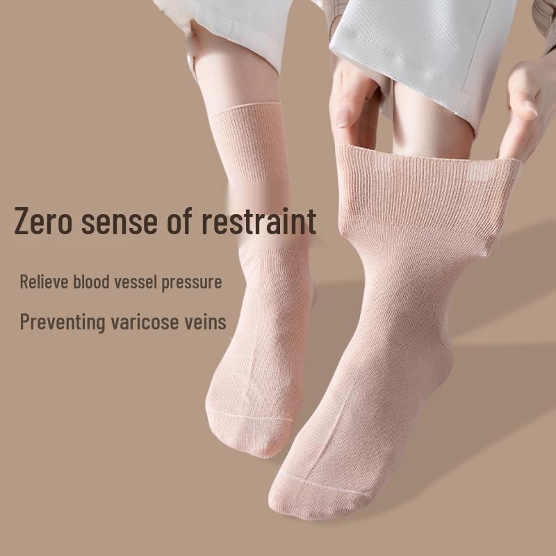Women's Casual Mid-Calf Socks: Comfy, Loose-Fit, Solid Color, Fine Cotton, for Autumn & Winter.