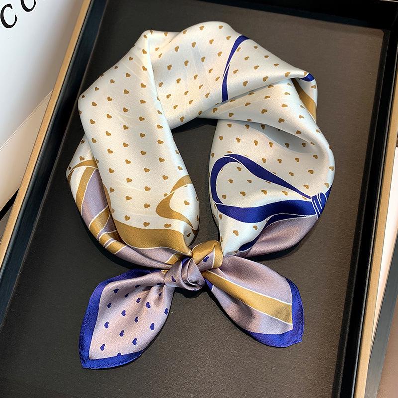 

Квадратный шарф из тутового шелка с принтом сердец - Летний стиль 2024 года для сумки, волос, украшения или шейный аксессуар для дам 53*53cm