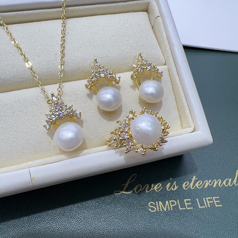 Luxurious Freshwater Pearl Ice & Snow Set: Textured, Niche, Versatile Fashion.