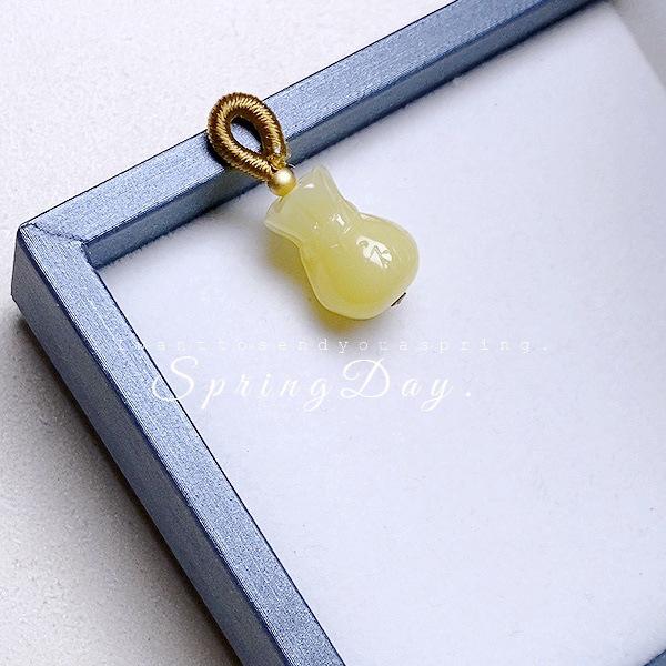 

Янтарная подвеска-капля, браслет из бусин с подвеской в виде коробочки лотоса