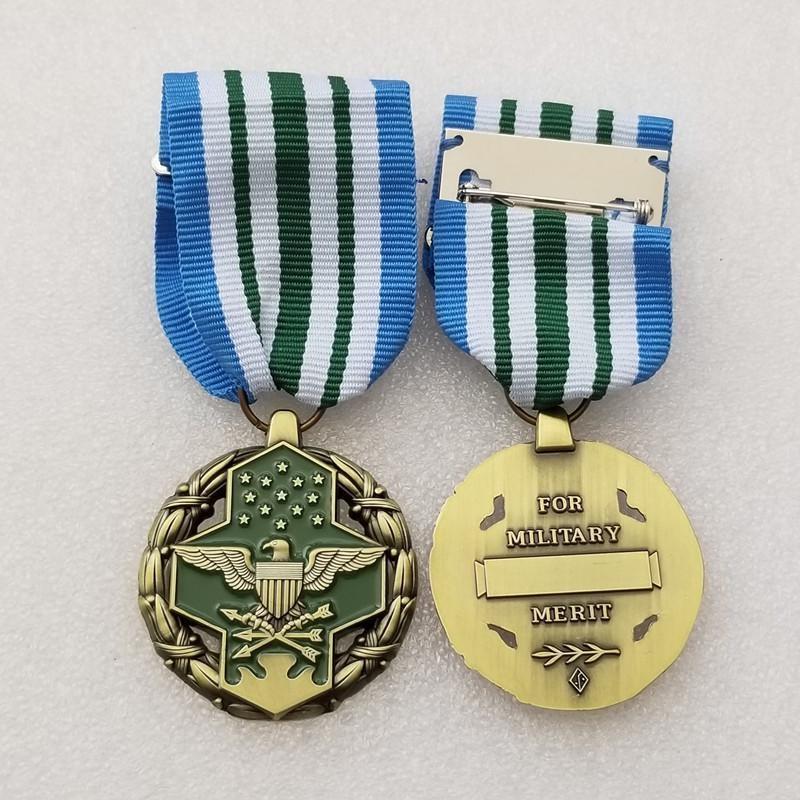 1 Stück Zweiter Weltkrieg US Militärabzeichen Replik Alliierte Streitkräfte Emblem Medaille Sammlerstück Filmrequisite Heimdekoration Zubehör