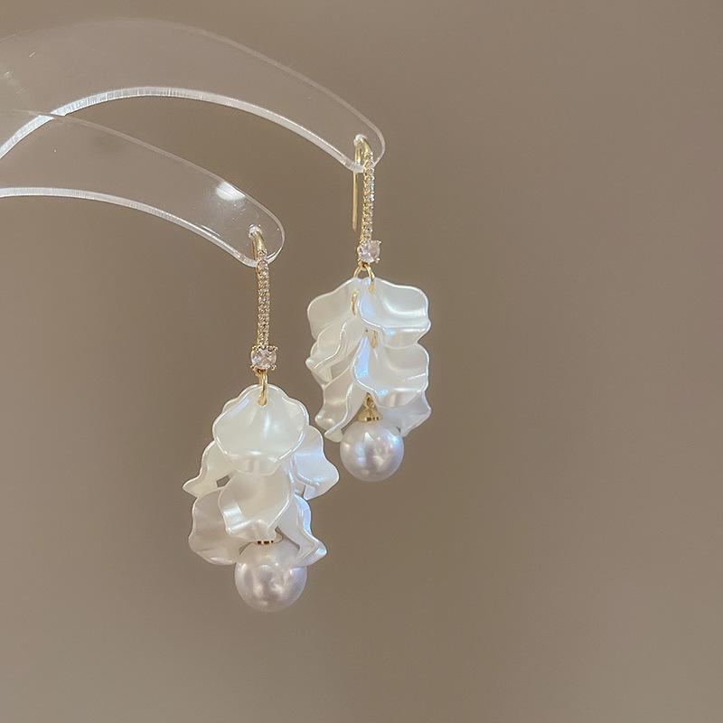 Diamantbesetzte Perlenblatt-Quastenohrringe: Luxuriöses, vielseitiges Design für Eleganz in der Mode