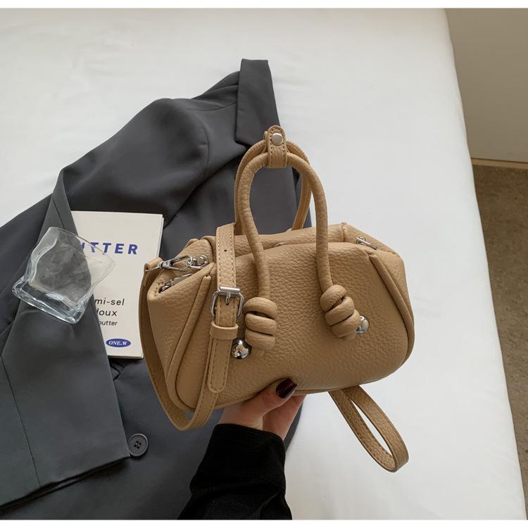 

Premium sense niche bag women s autumn and winter 2025 new retro messenger bag versatile casual portable small bag хакі