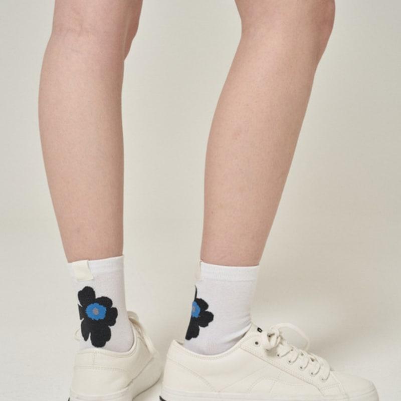 SHOWPIECE Flower Point Socks_WH
