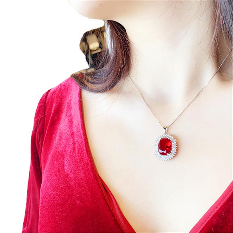 European-American Micro-Inlaid Pigeon Blood Ruby Clavicle Necklace with Red Corundum Garnet Pendant