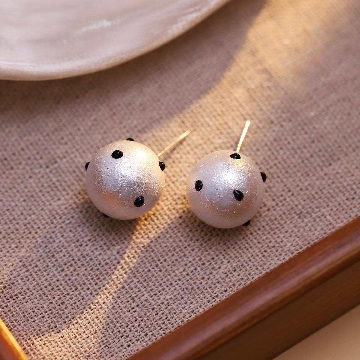 

French Niche Design Black Polka Dot Pearl Stud Earrings, Creative High-End Cotton Pearl Earrings For Women