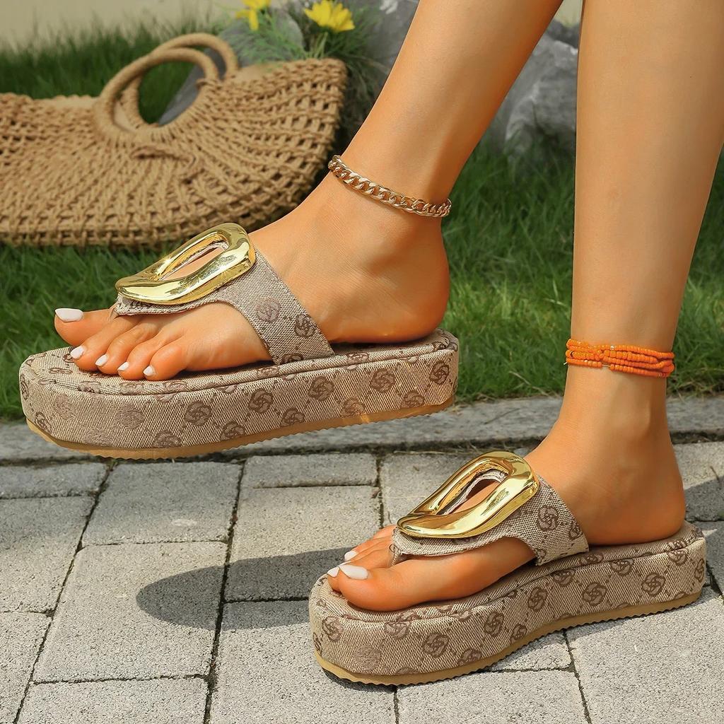 Fashion Women Fashion Slippers 2025 New Beach Slippers Slip on Flat Flip Flops Luxury Flat Sandals Casual Designer Shoes Slides Women