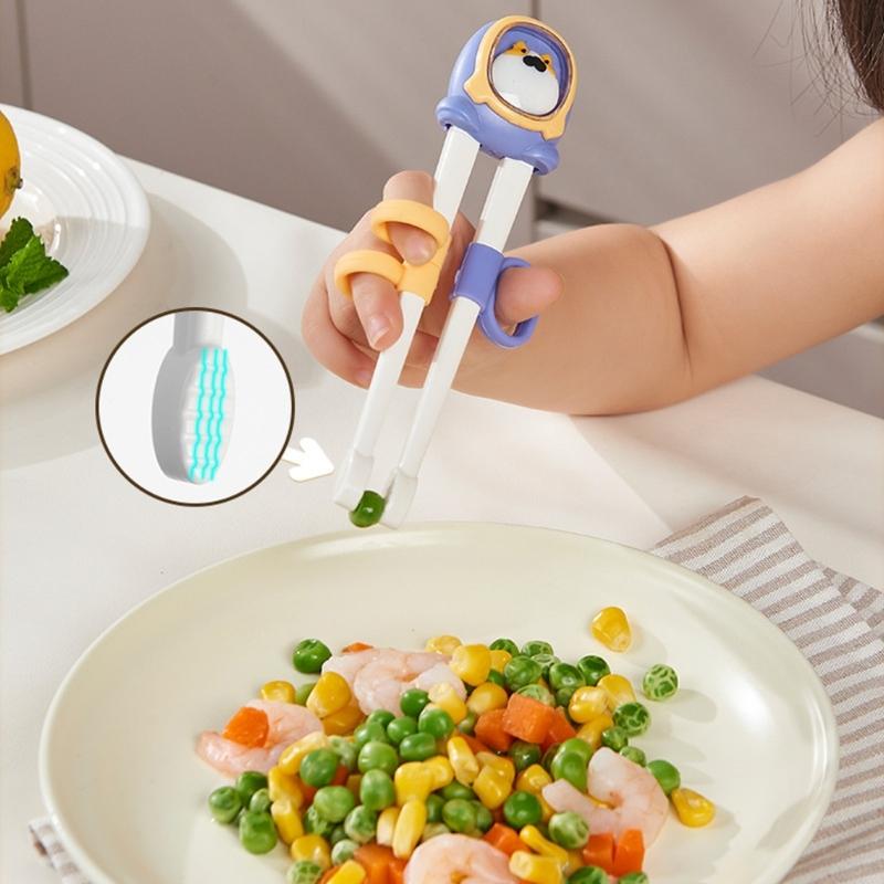 Ergonomische Kinder-Essstäbchen mit Auto-Rückstell-Technologie zur Förderung der frühen Selbstfütterungsfähigkeiten