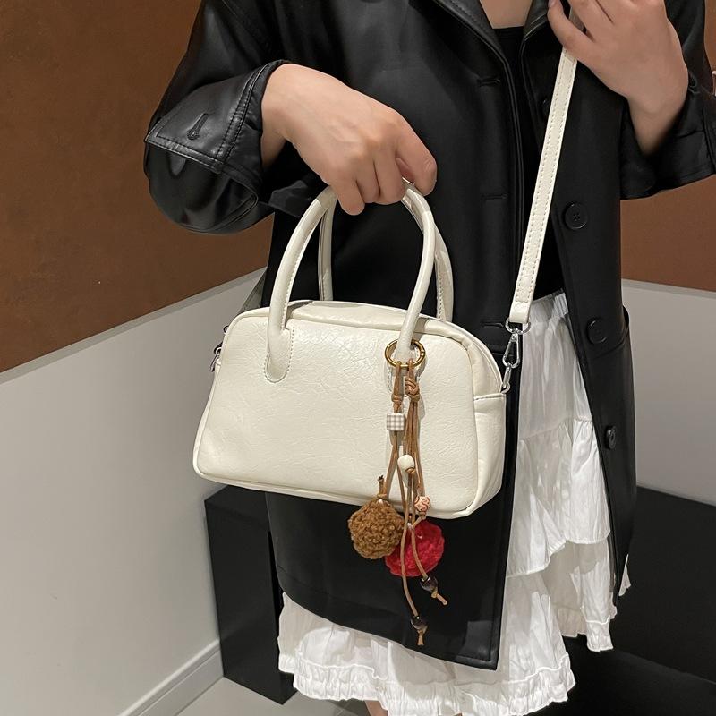 

Retro niche underarm bag women s 2025 new trendy fashion portable bowling bag simple large-capacity commuter bag no pendant