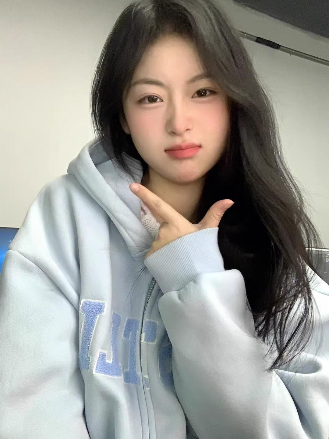 

Женская бейсбольная куртка молочно-синего цвета oversize из утолщенного бархата для осени/зимы L