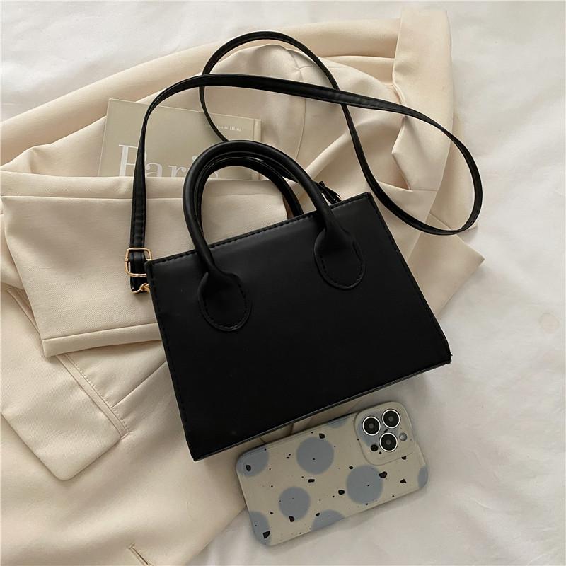 2025 spring new messenger bag retro niche fashion portable small square bag women's simple popular casual shoulder bag