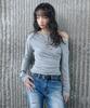 NO EXTRA TOUCH Off-Shoulder Drape Long Sleeve T-Shirt (Gray) / 26Spts004Gr