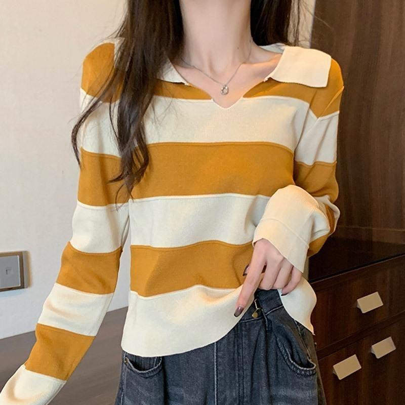 A Stylish Striped Knitted Sweater for Women's Autumn, Featuring A Retro and Laid-back Style, Long-sleeved Short Top