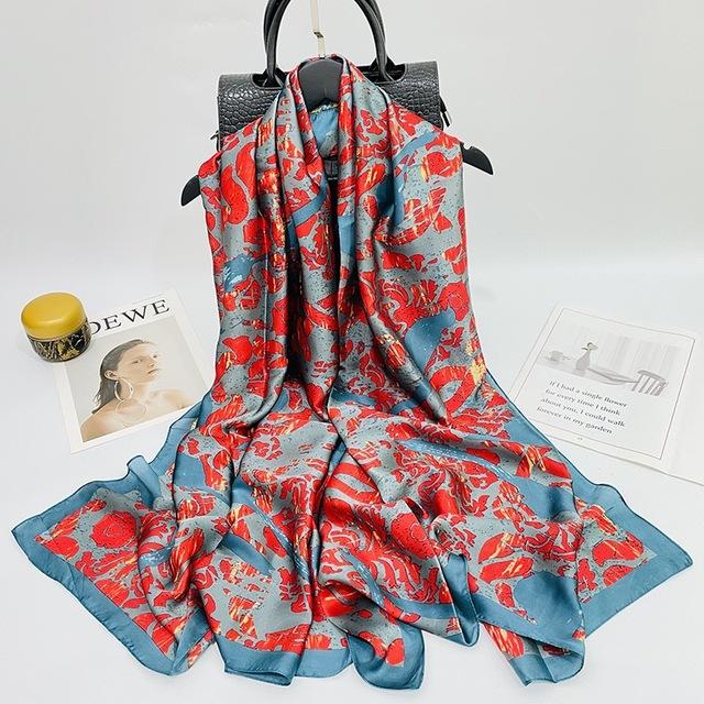 Luxury Brand Autumn and Winter Women New Style Fashion Color Matching Print Silk Scarf Lady Popular Headcloth Beach Shawl