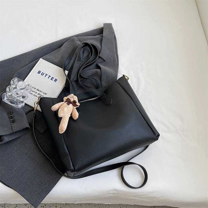 High-end texture large-capacity commuter tote bag women's new fashionable versatile messenger shoulder bag