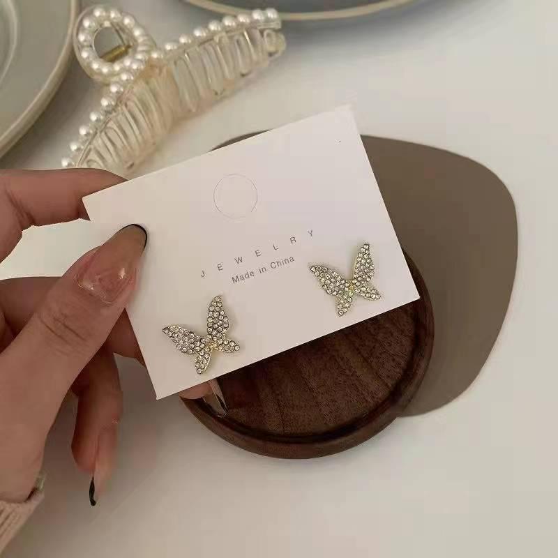Korean Trendy Light Luxury Niche Earrings for Women - Versatile, Exquisite Fashion Design