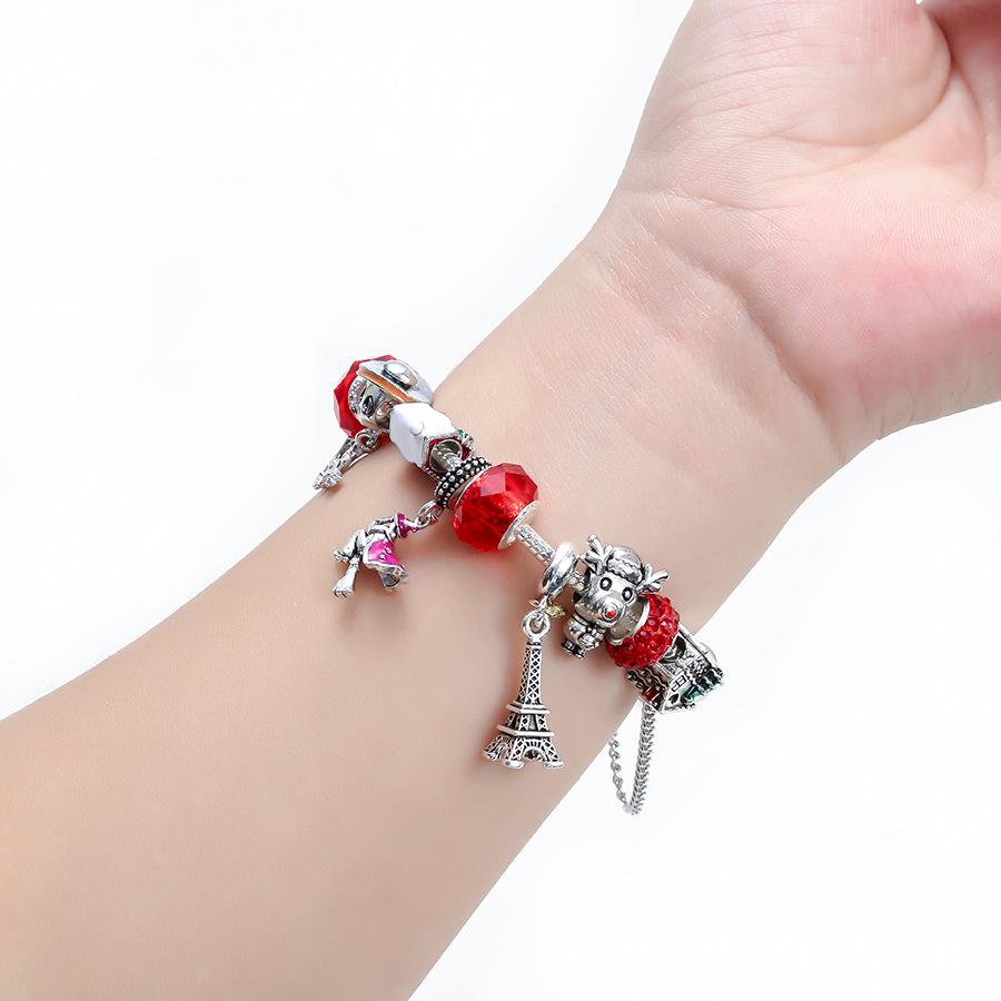 Bracelet Pendentif Flocon de Neige de Noël - Design Perlé Rouge avec Breloque Arbre