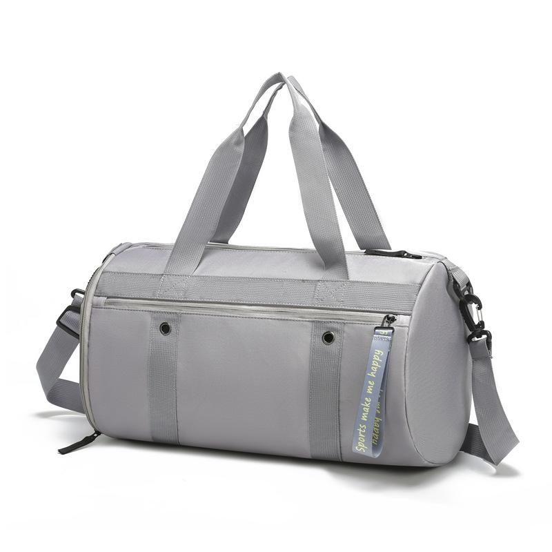 Paar auf Reisen mit Schuhen mit großem Fassungsvermögen und Lagerfächern für Handgepäcktaschen, Trocken- und Nassfach, Sport- und Fitnesstaschen