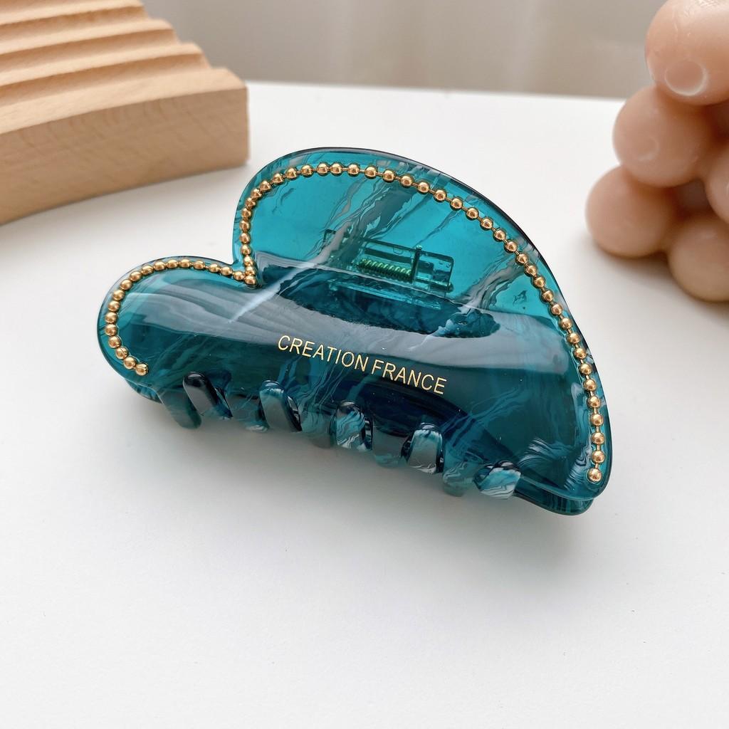 Elegant Handcrafted Gradient Acetate Hair Claw Clip With Heart Design For Fashionable Women