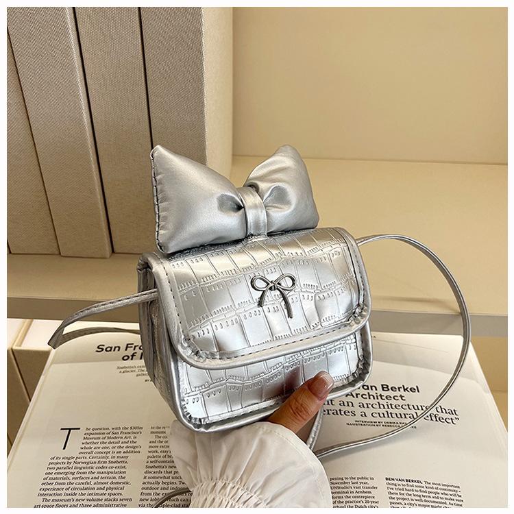 

ins корейская милая сумка с бантом 2025 новая женская простая модная маленькая квадратная сумка через плечо маленькая сумка серебряный