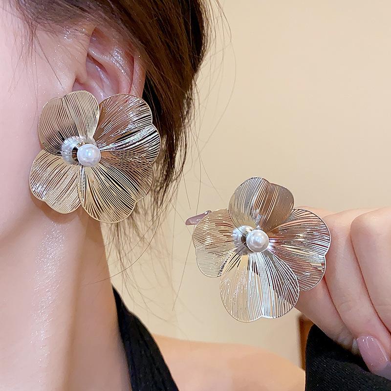 

Изысканные серьги с длинными кисточками из металлического жемчуга, уникальные висячие серьги с нерегулярным цветком для женщин, женские свадебные украшения белый