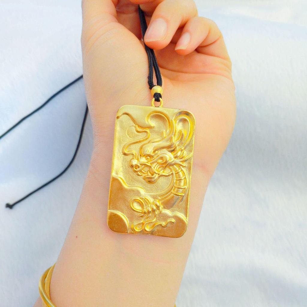 Flygande Drake Tag Hänge Herr Mässing Guldpläterad Halsband med Lyckosam Moln Design