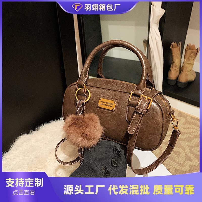 Small Bag Women's Autumn and Winter New Versatile Retro Shoulder Messenger Bag Fashionable Portable Pillow Bag