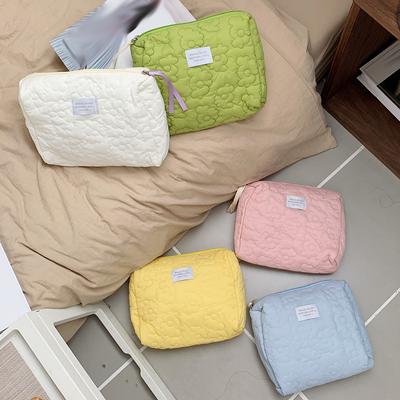 Quilted Flower Cosmetic Bag Cute Makeup Case Pouch Large Capacity Portable Multifunction Fashion Soft for Weekend Vacation