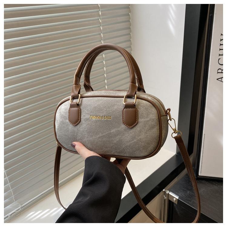 

Нишевый дизайн сумка-боулинг женская большая вместимость 2025 новая летняя сумка-мессенджер корейская версия портативная дорожная сумка-подушка серый