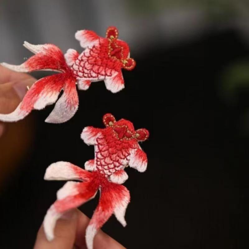 

Chinese Koi Fish Embroidery Hair Clips: Hanfu Costume Accessories червоний